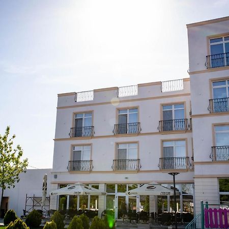 Unique Garden Hotel Braila Luaran gambar