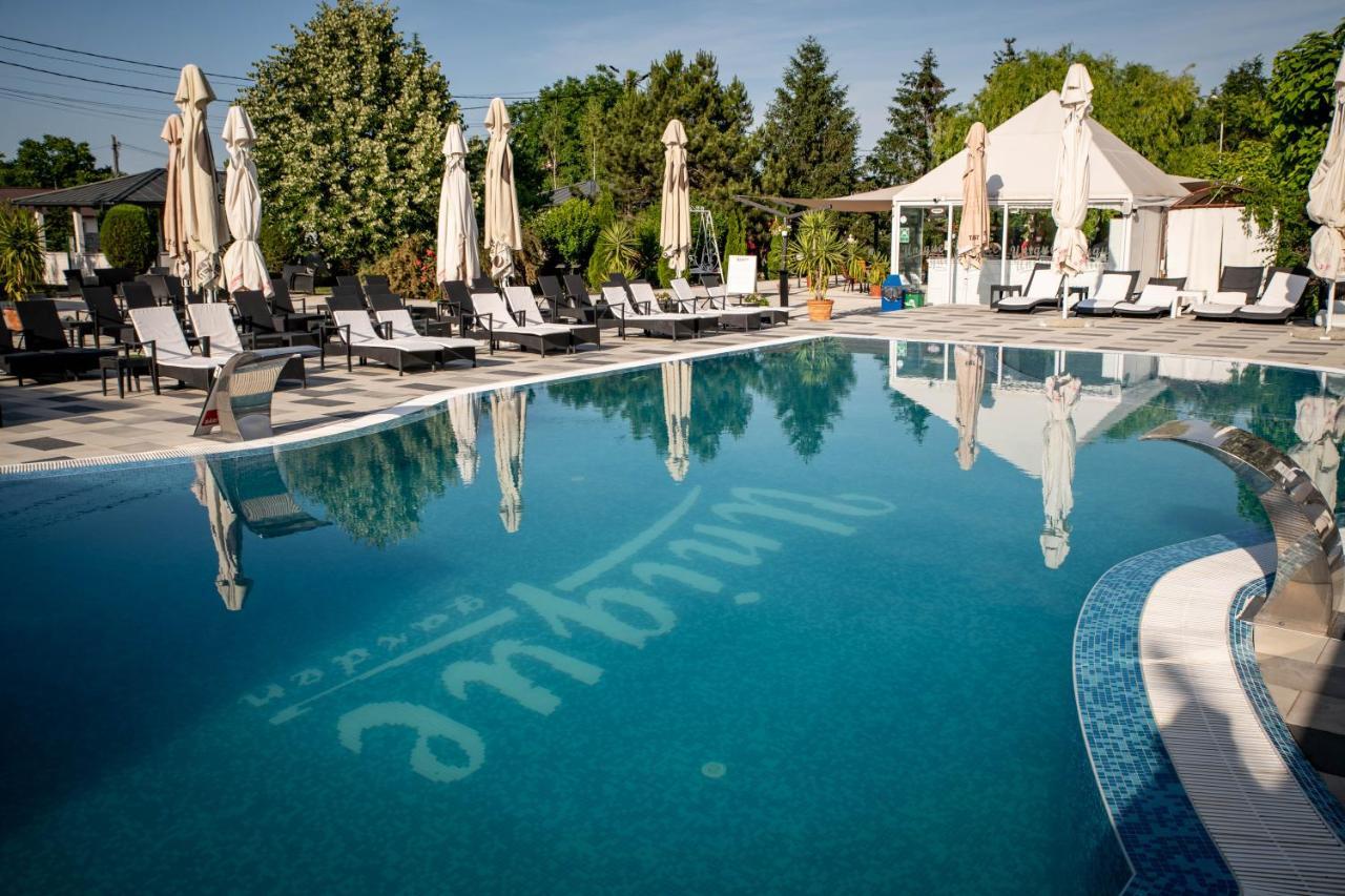 Unique Garden Hotel Braila Luaran gambar