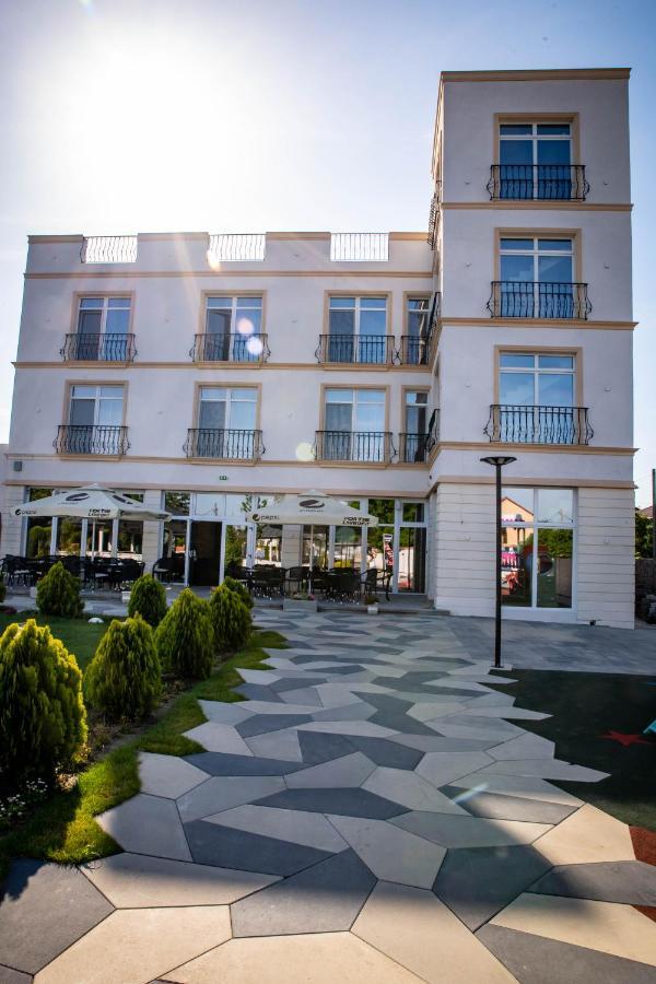 Unique Garden Hotel Braila Luaran gambar