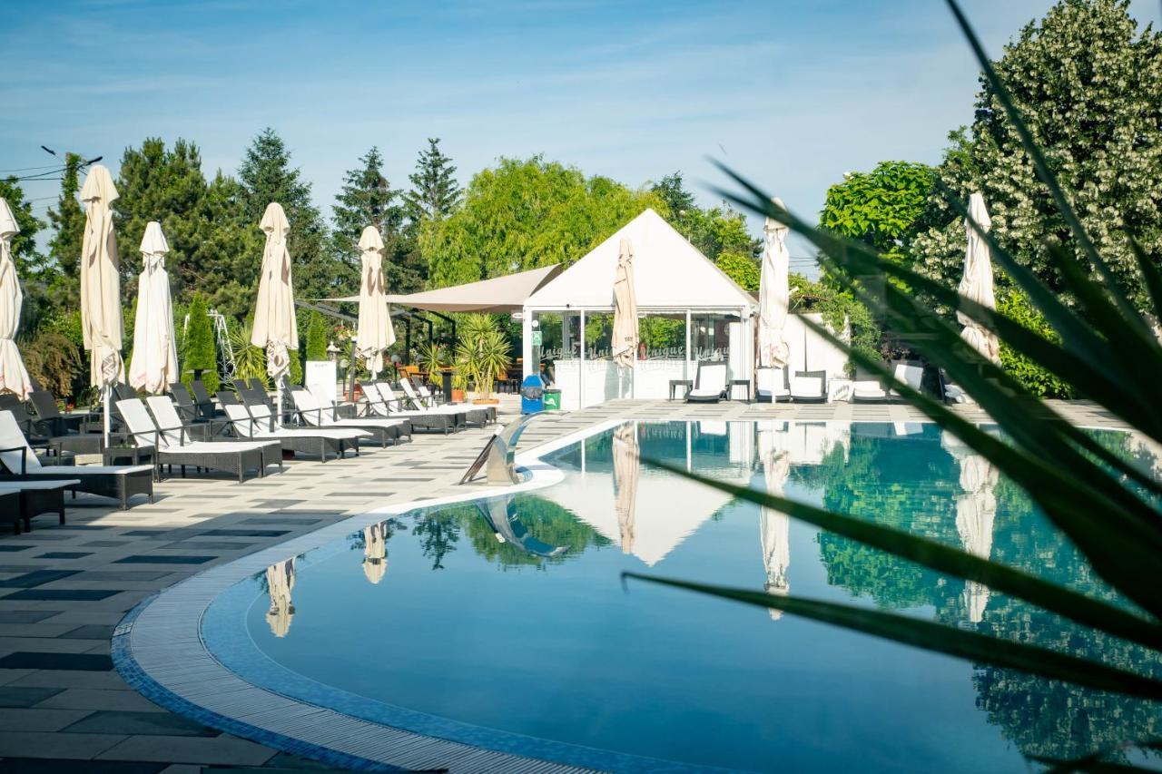 Unique Garden Hotel Braila Luaran gambar