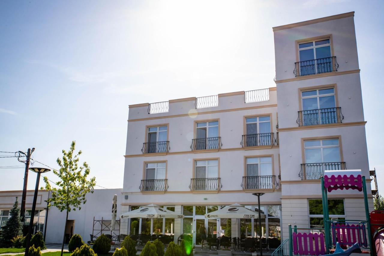 Unique Garden Hotel Braila Luaran gambar