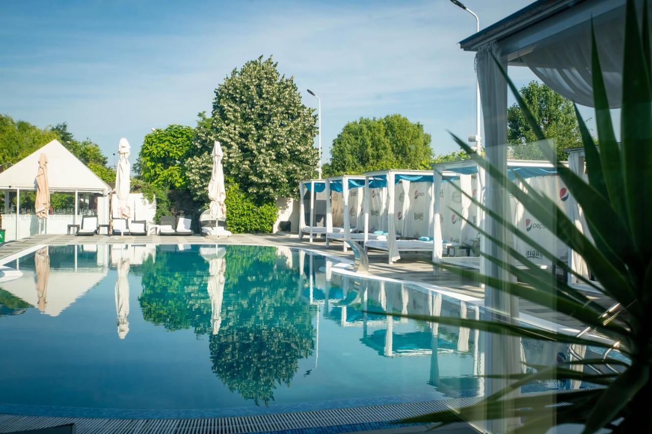 Unique Garden Hotel Braila Luaran gambar