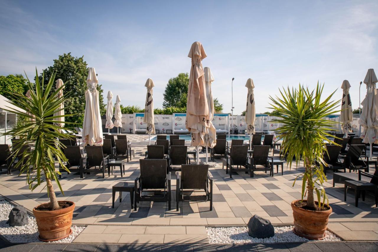 Unique Garden Hotel Braila Luaran gambar
